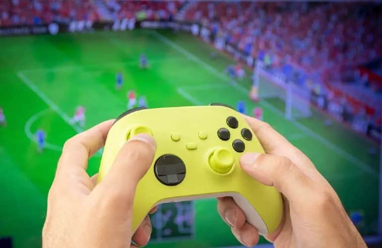 Jak sparować pada Xbox One z konsolą i komputerem - proste kroki