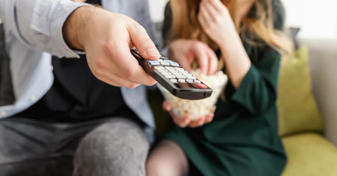 Gdzie znaleźć darmowe filmy online bez limitów? Odkryj te strony